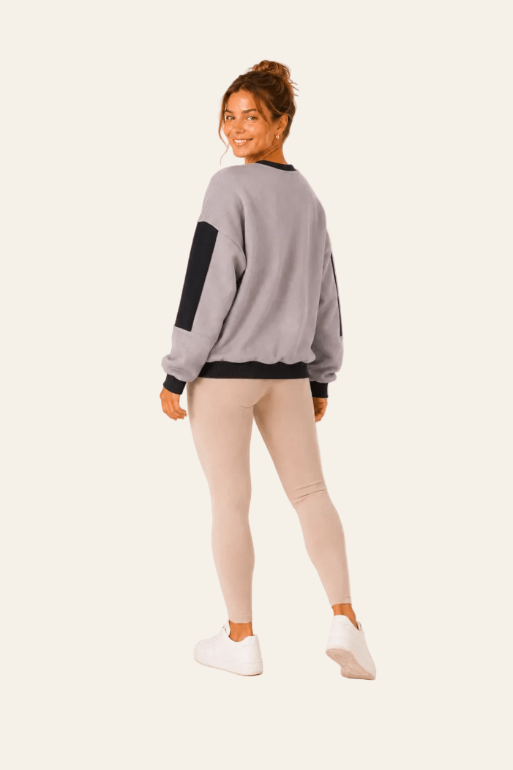 Geïsoleerd dames sweatshirt met ronde hals, contraststiksels en geborduurde tekst