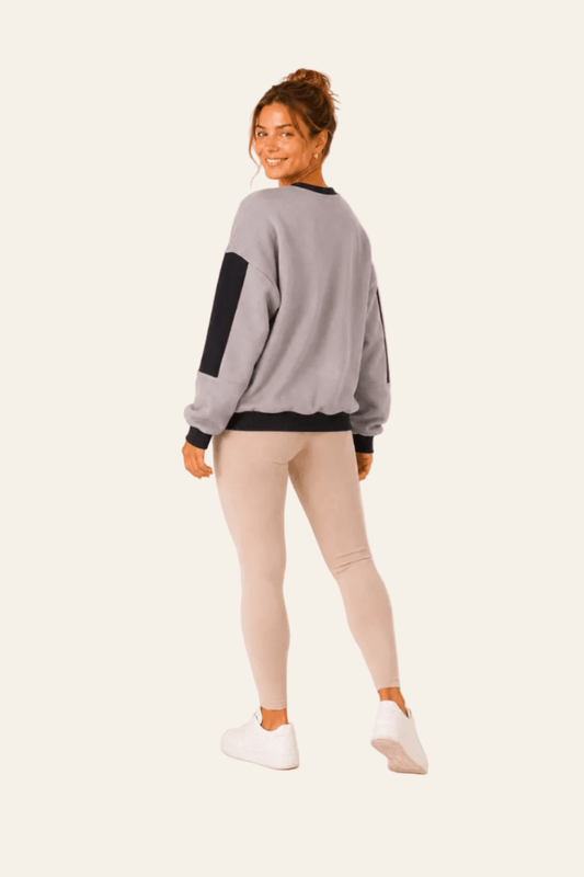 Geïsoleerd dames sweatshirt met ronde hals, contraststiksels en geborduurde tekst