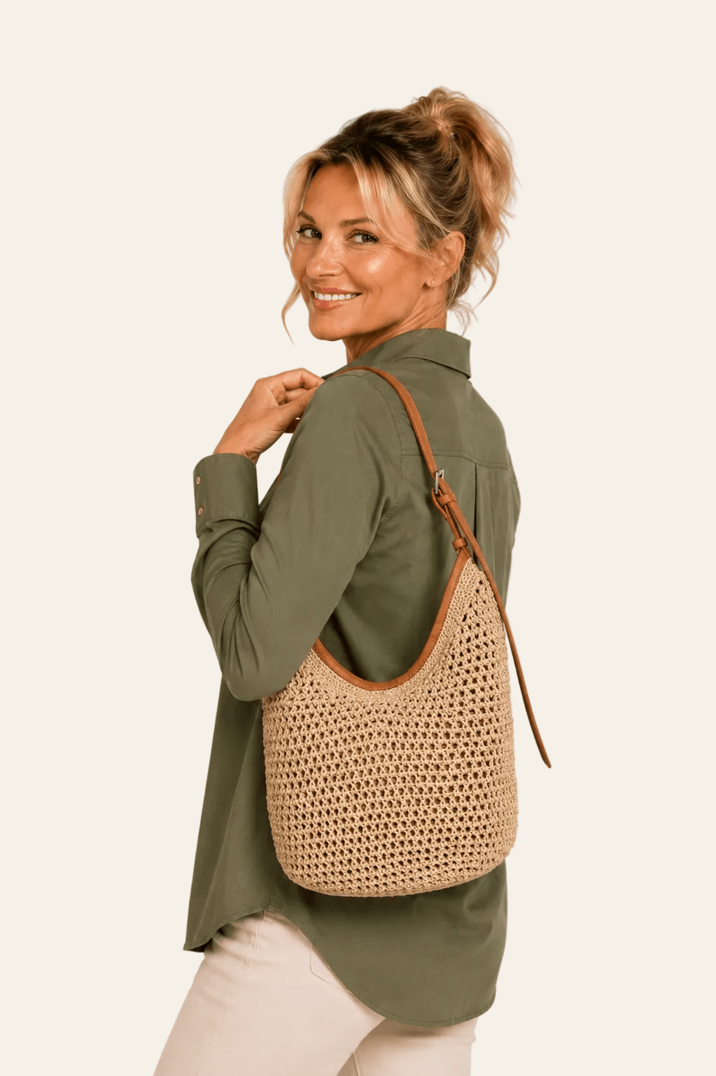 Gevlochten hobo-schoudertas voor een zomerse look