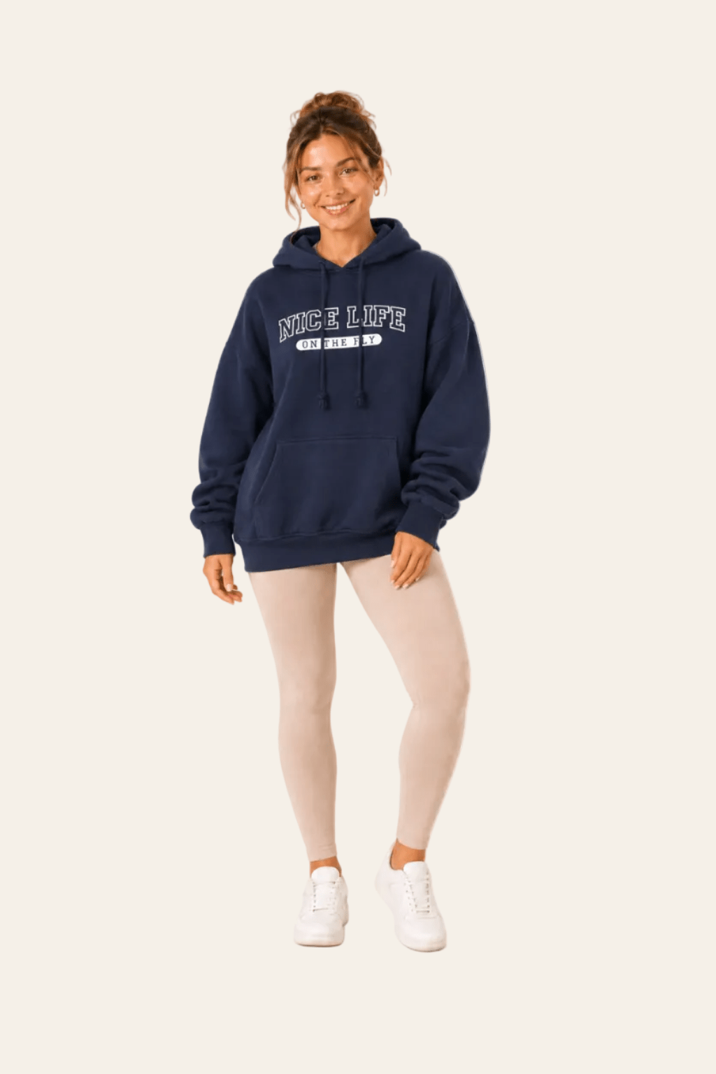 Gevoerde dames hoodie met capuchon, kangoeroezak en langere pasvorm