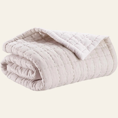 Gevouwen Cambra bedsprei in naturelkleur met een katoenen buitenzijde en zachte polyester vulling