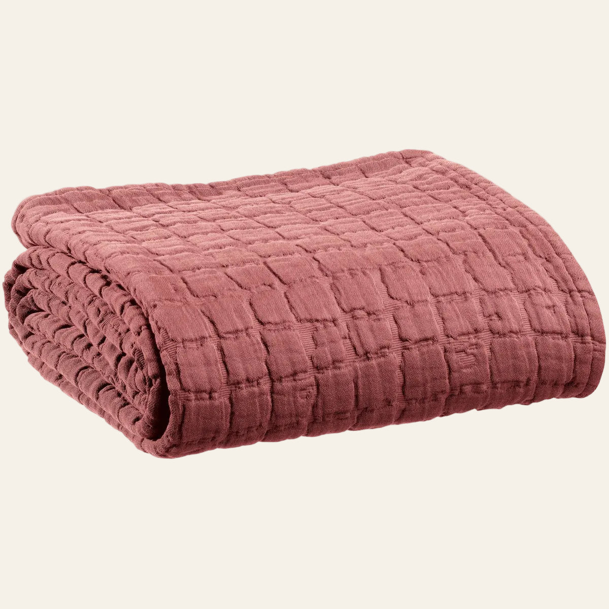 Gevouwen Swami bedsprei in mediterrane aarde met stonewashed katoen en zichtbaar diamantpatroon