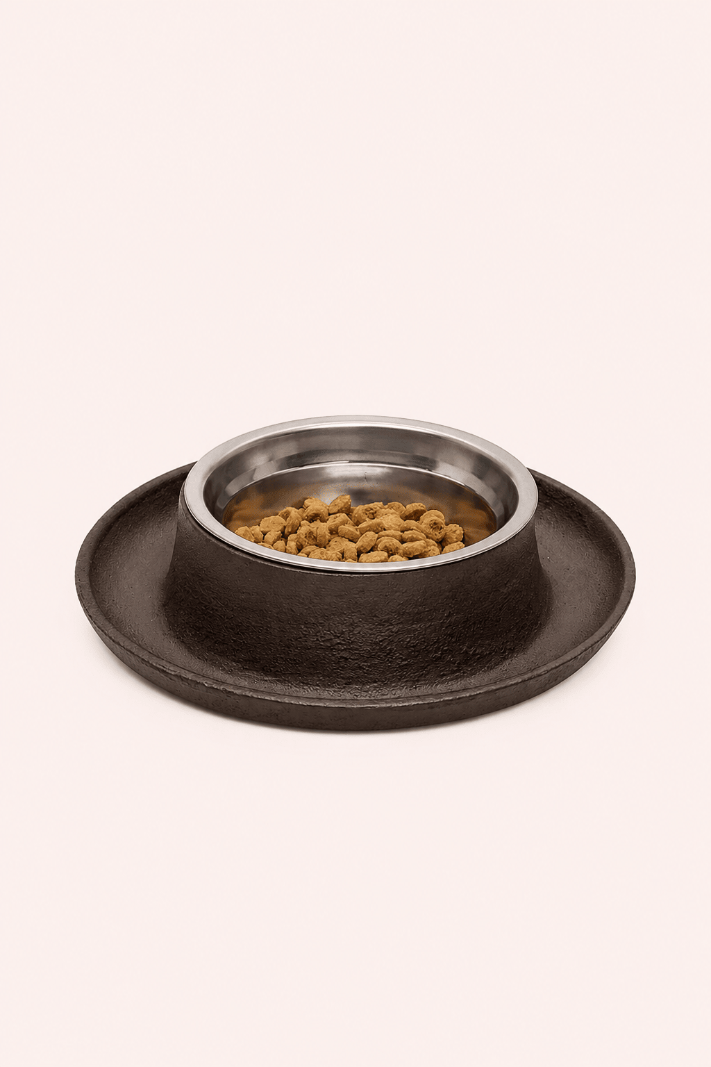 Gietijzeren voerbak voor katten met opvangbakje op lichtbeige product foto vertoond
