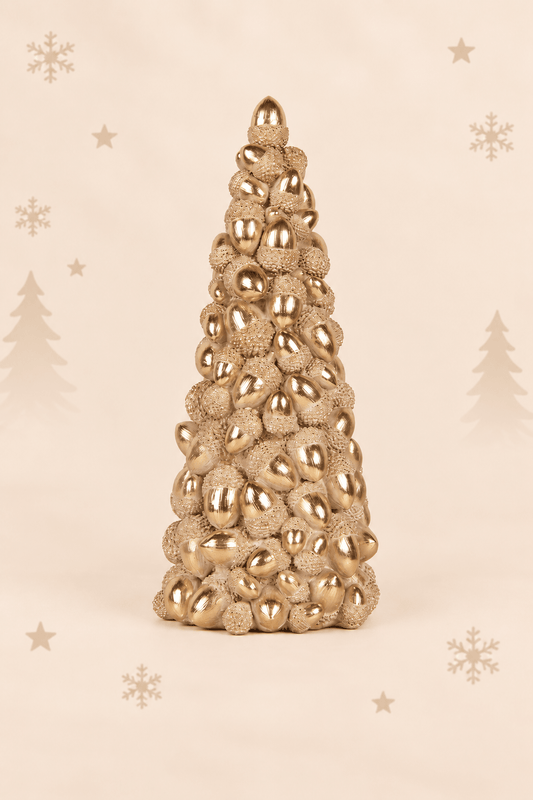 Gouden decoratieve kerstboom met glanzende eikelvormige elementen en reliëf als feestelijke kerstdecoratie