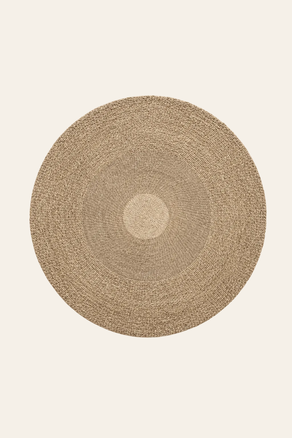 Groot rond vloerkleed van natuurlijk zeegras  op een licht beige achtergrond