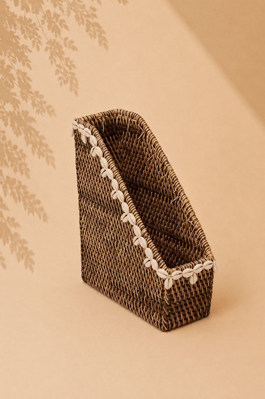 Handgevlochten rotan bureauorganizer met schelpen
