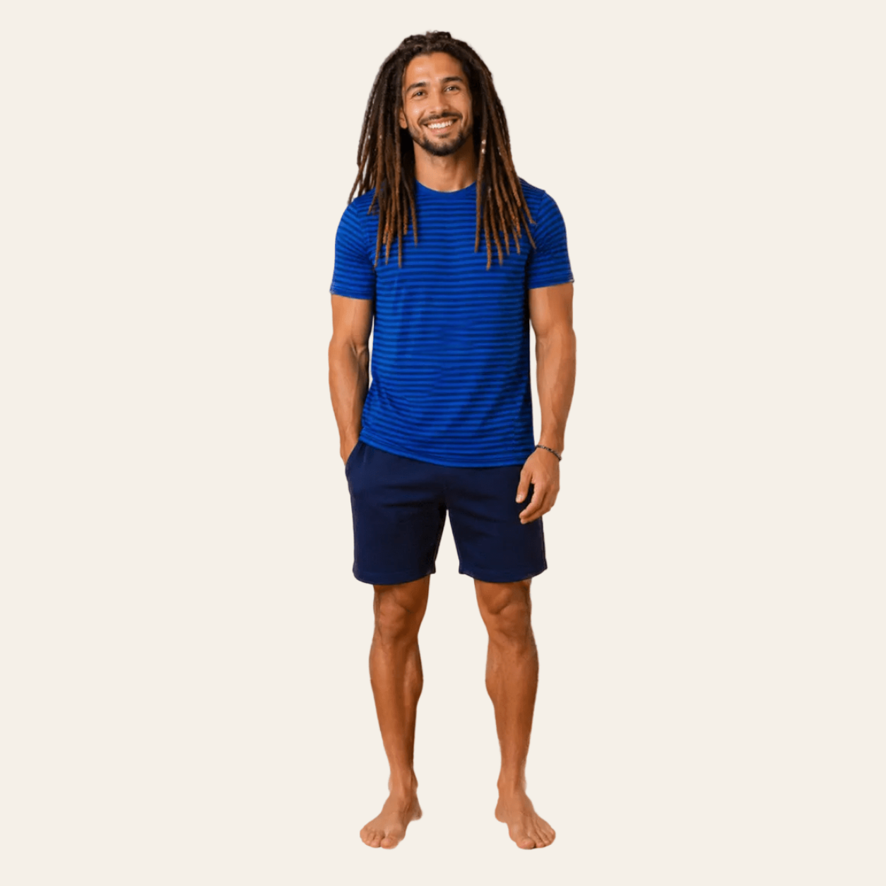 Henderson herenshortama in blauwkleurige top met marineblauwkleurige short, vooraanzicht