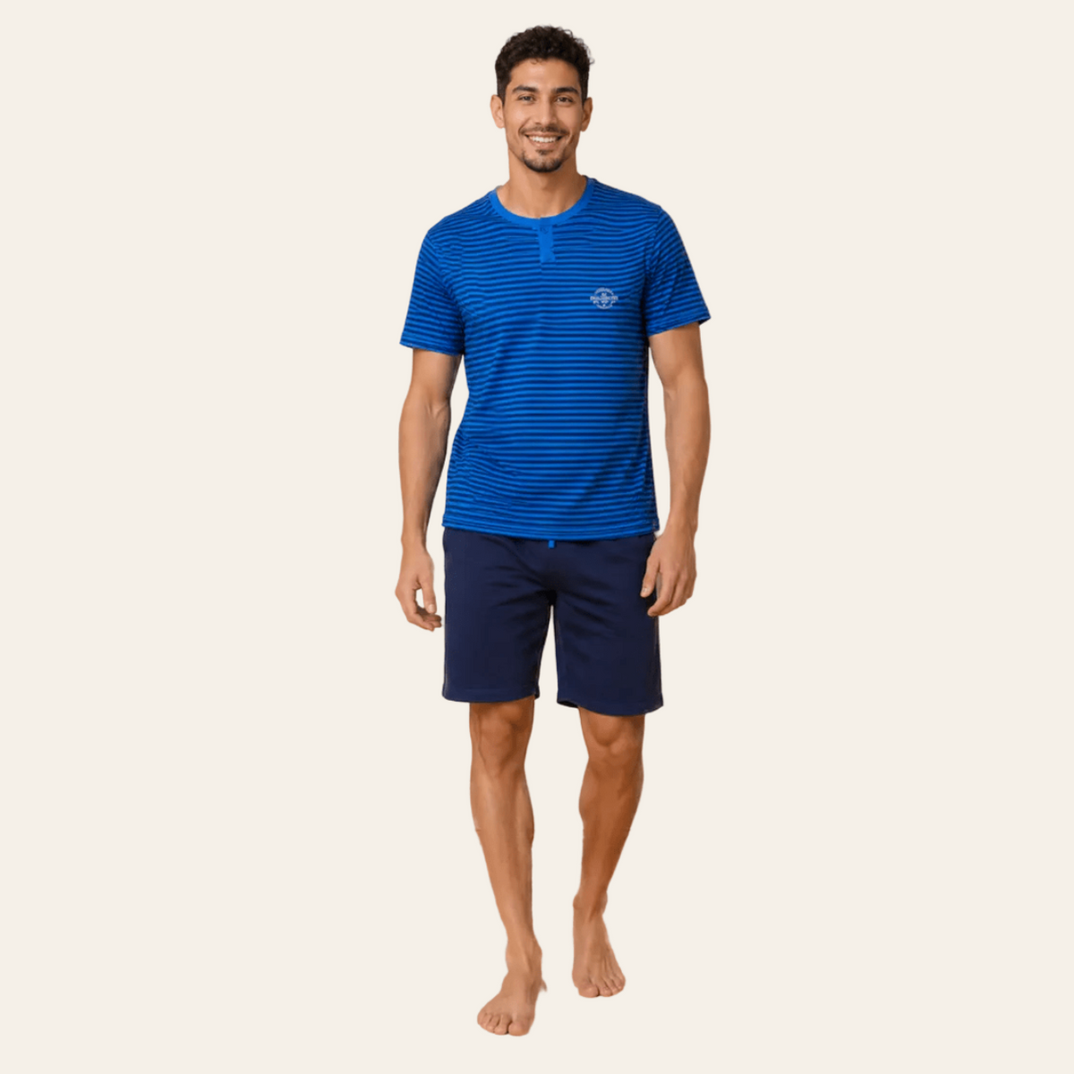 Henderson herenshortama in blauwkleurig streeppatroon met marineblauwkleurige short, vooraanzicht