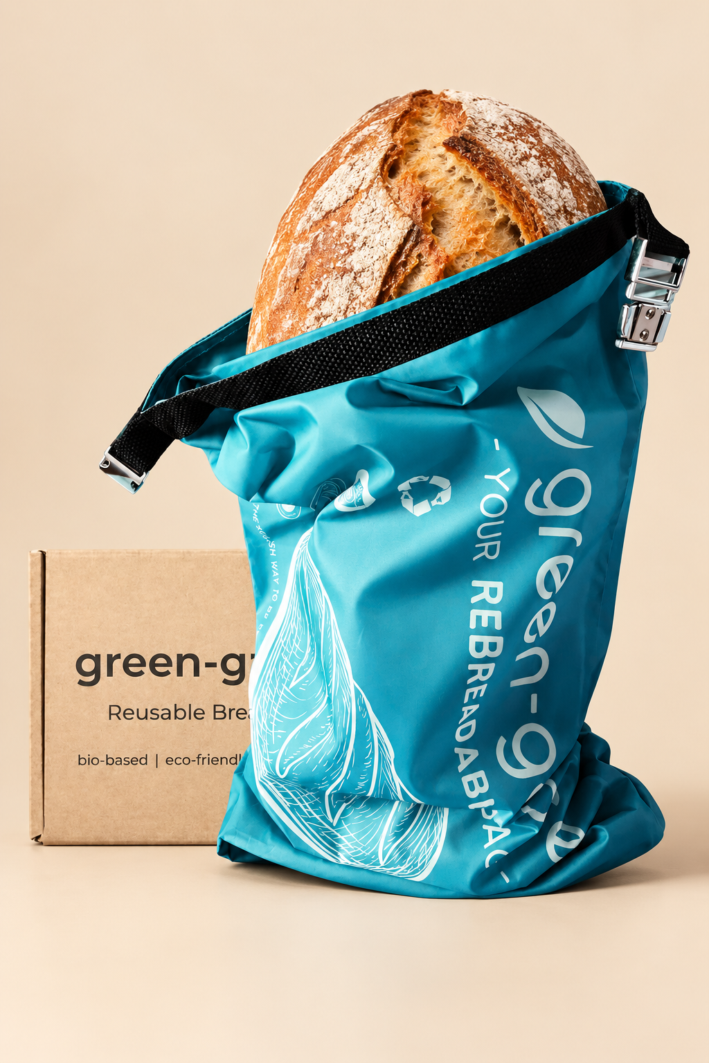 Herbruikbare turquoise rPET broodzak XL 42 × 28 cm met half zichtbaar brood en metalen clipsluiting op beige achtergrond