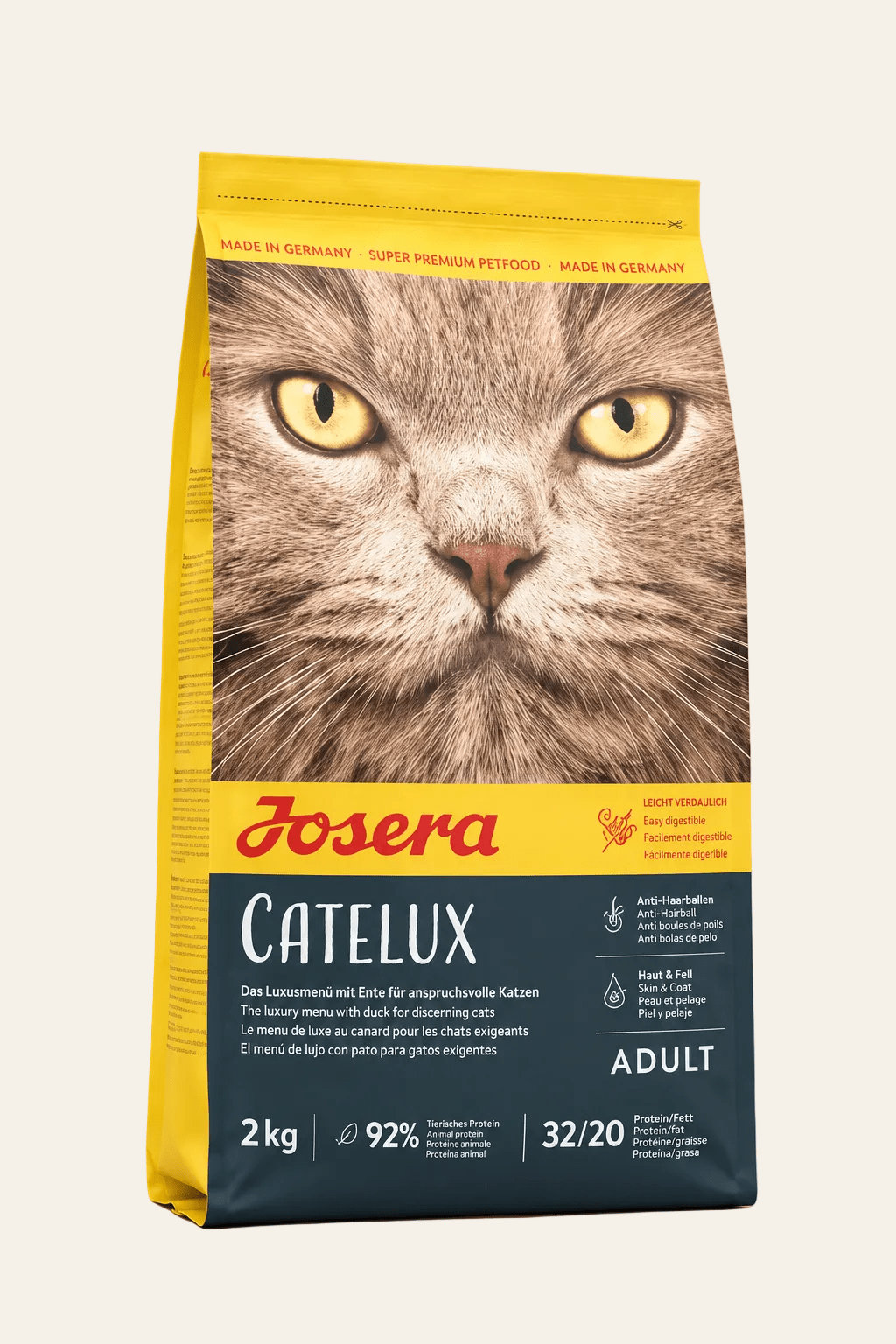 Josera Catelux kattenbrokken 2 kg in geel-zwarte verpakking met kattengezicht, droogvoer voor volwassen katten met haarballen.