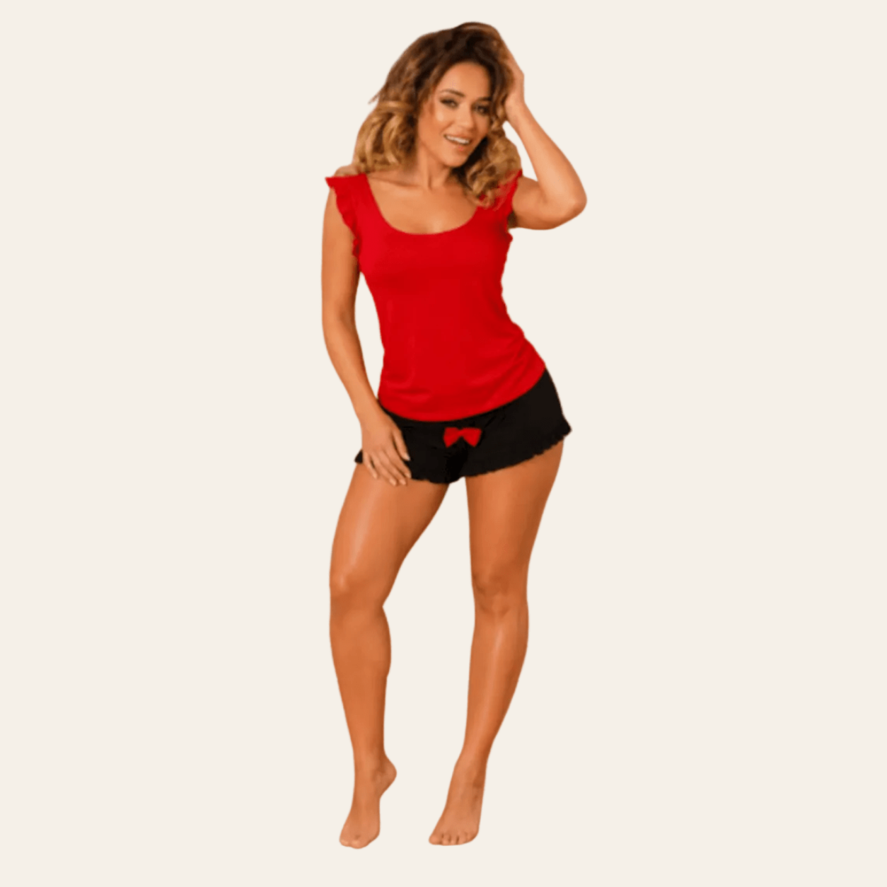 Kalimo damesshortama in roodkleur met zwartkleurige short, vooraanzicht