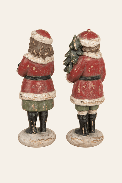 Achterzijde van set van 2 kerstfiguren kinderen 22 cm met rode winterjassen, groene kleding en kerstboom