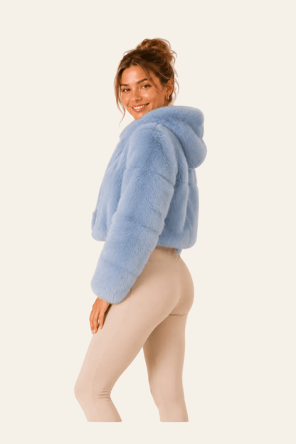 Korte damesjas in bontlook met capuchon en haaksluiting