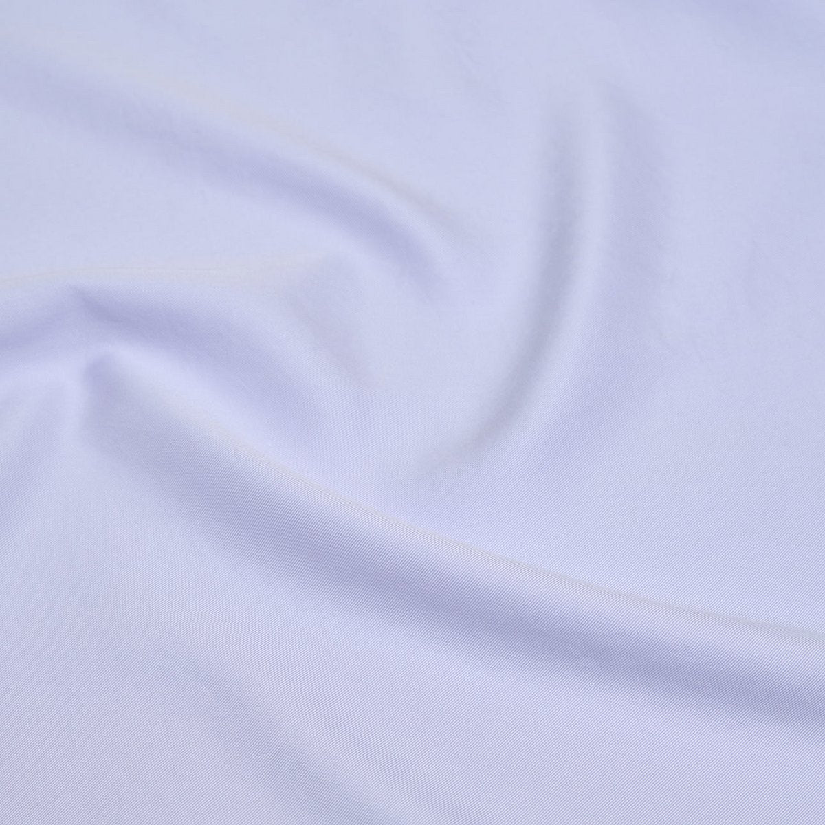 Detail van het lavendelblauwe TENCEL Lyocell dekbedovertrek met een zachte, matte twillstructuur