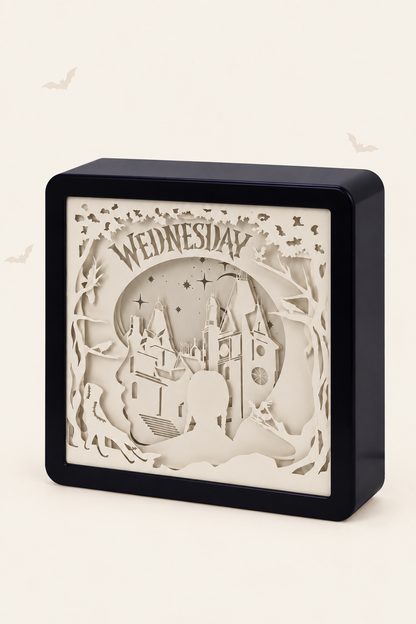 Led lichtbox wednesday addams met silhouet en maan met het licht uit