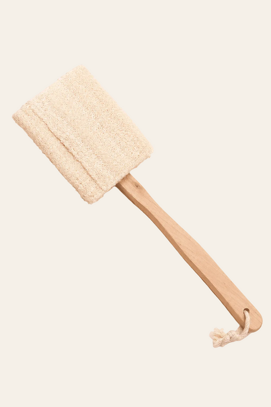 Loofah borstel met een lang houten handvat