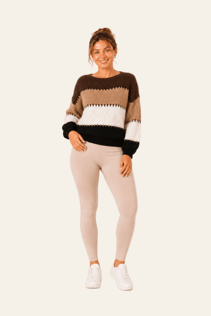 Loose-fitting women's jumper with a round neck and striped pattern