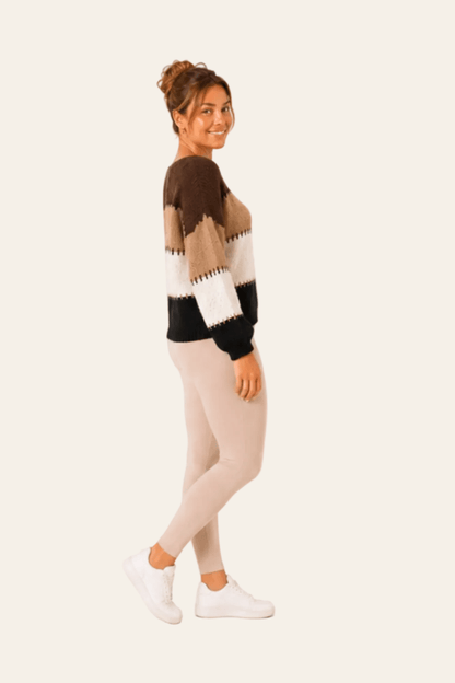 Loose-fitting women's jumper with a round neck and striped pattern