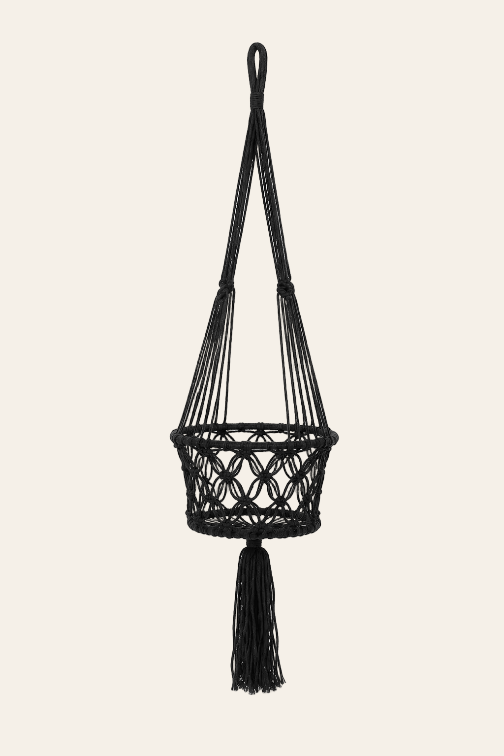 Macramé plantenhouder zwart katoen groot op een lichte beige achtergrond als een productfoto