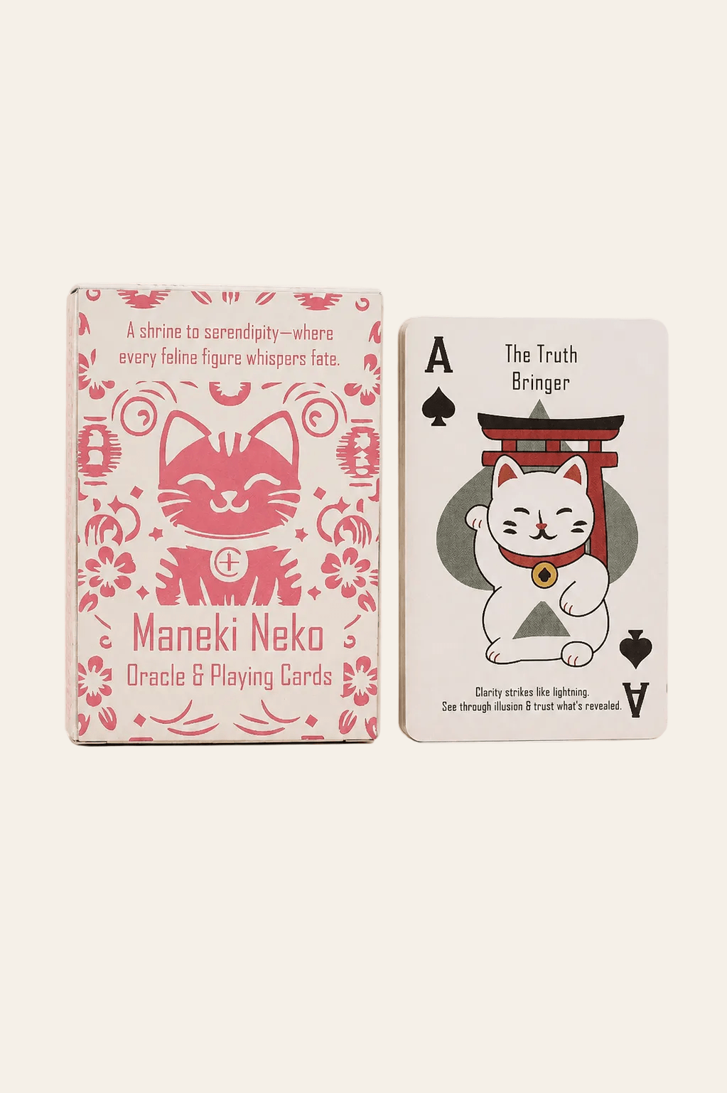 Maneki Neko gelukskaarten – 54 speel en orakelkaarten op een licht beige achtergrond als een productfoto