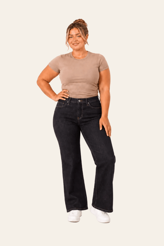 Casual women's high-waisted straight-leg jeans
