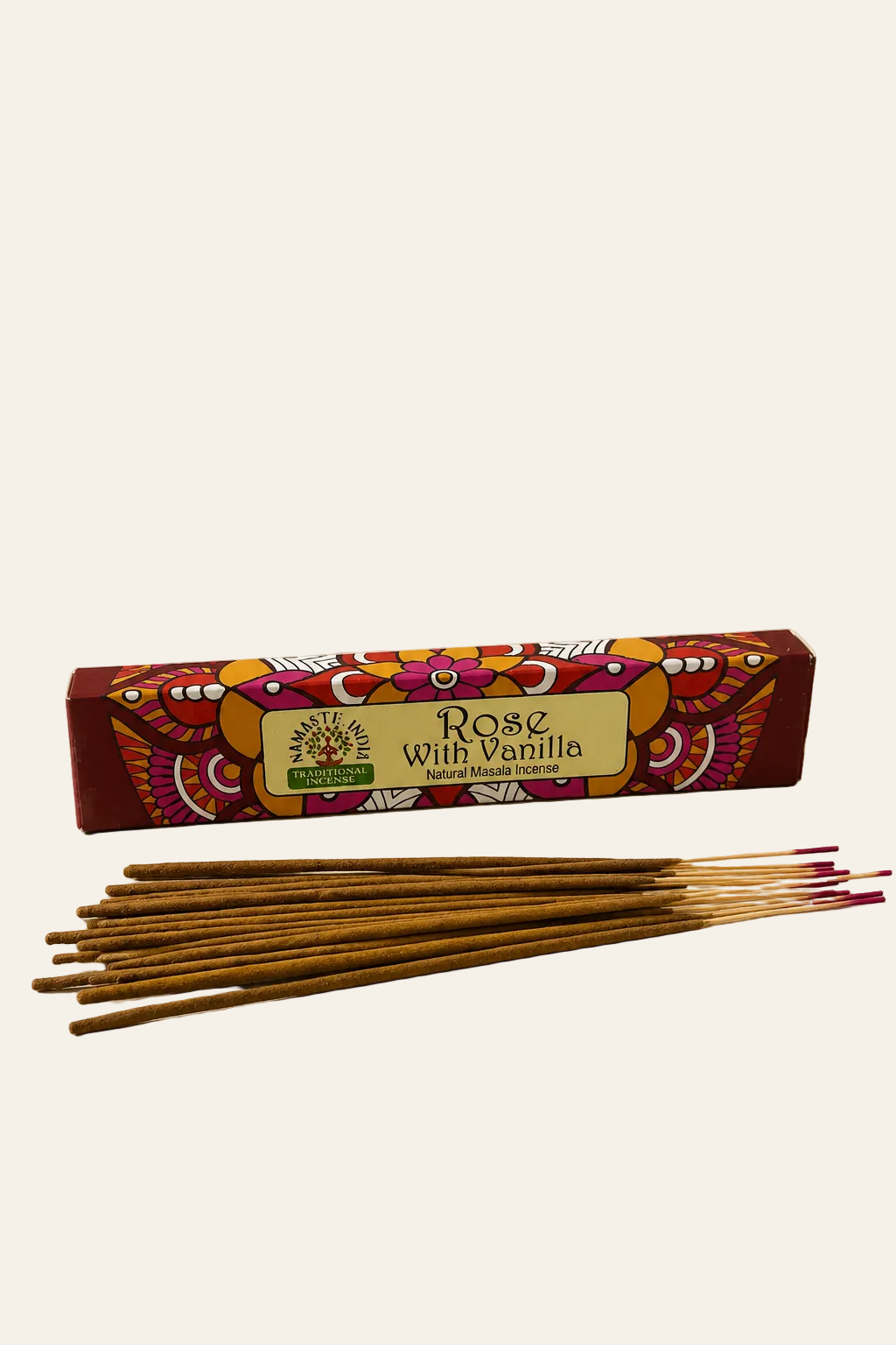 Masala wierookstokjes met de geur van rozen en vanille op een lichte beige achtergrond als productfoto