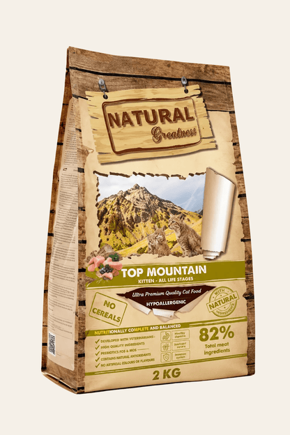 Natural Greatness Top Mountain kattenbrokken 2 kg met konijn voor kittens en volwassen katten, op warme beige productachtergrond