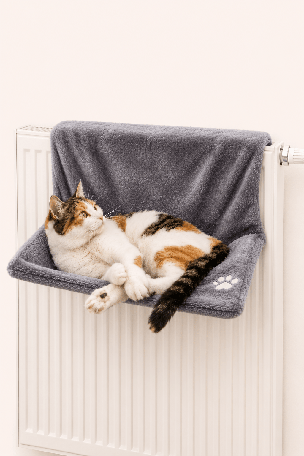Neandno donkergrijs pluche radiatorbed voor katten 