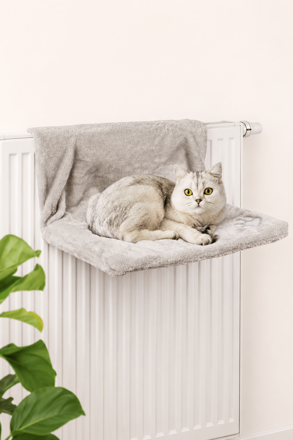 Neandno lichtgrijs pluche radiatorbed voor katten 