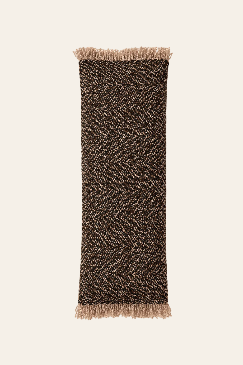 Oh My Gee lendenkussenhoes in zwartkleur met koperkleurige nuances 35 × 100 cm, met aandacht voor materiaal, structuur en proportie.