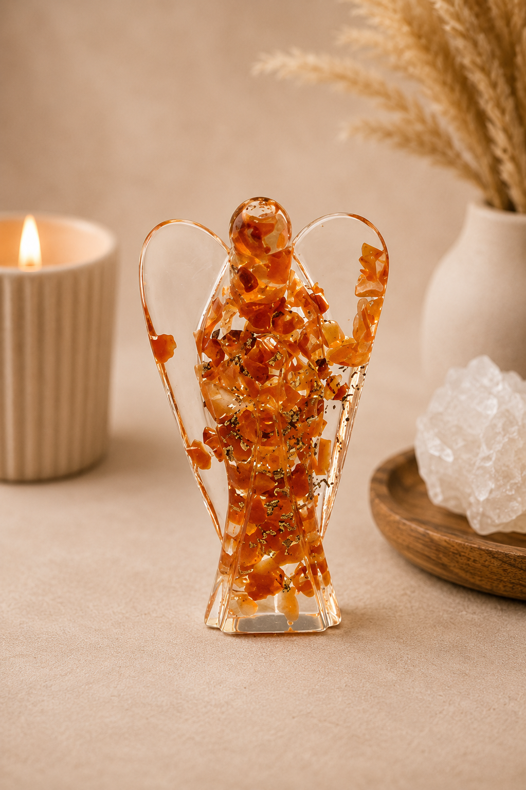Orgonite engel figuur met karneool edelstenen en koperen snippers