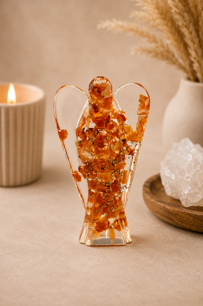 Orgonite engel figuur met karneool edelstenen en koperen snippers