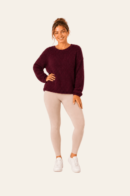Oversized women's round neck jumper with batwing sleeves