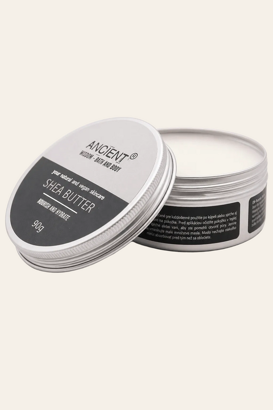Pure bodyboter met sheaboter op licht beige achtergrond productfoto