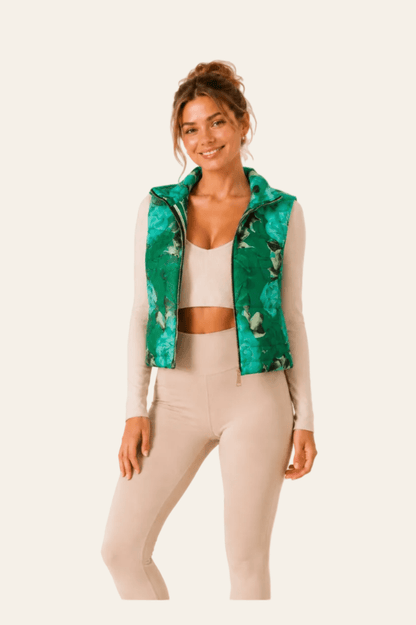 Relevance kort gewatteerd dames gilet met een kleurrijke bloemenprint