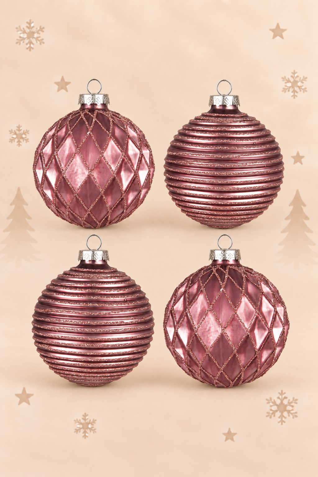 Set van 4 rode glazen kerstballen Ø 8 cm met twee reliëfpatronen en subtiele glitterdetails van Clayre & Eef