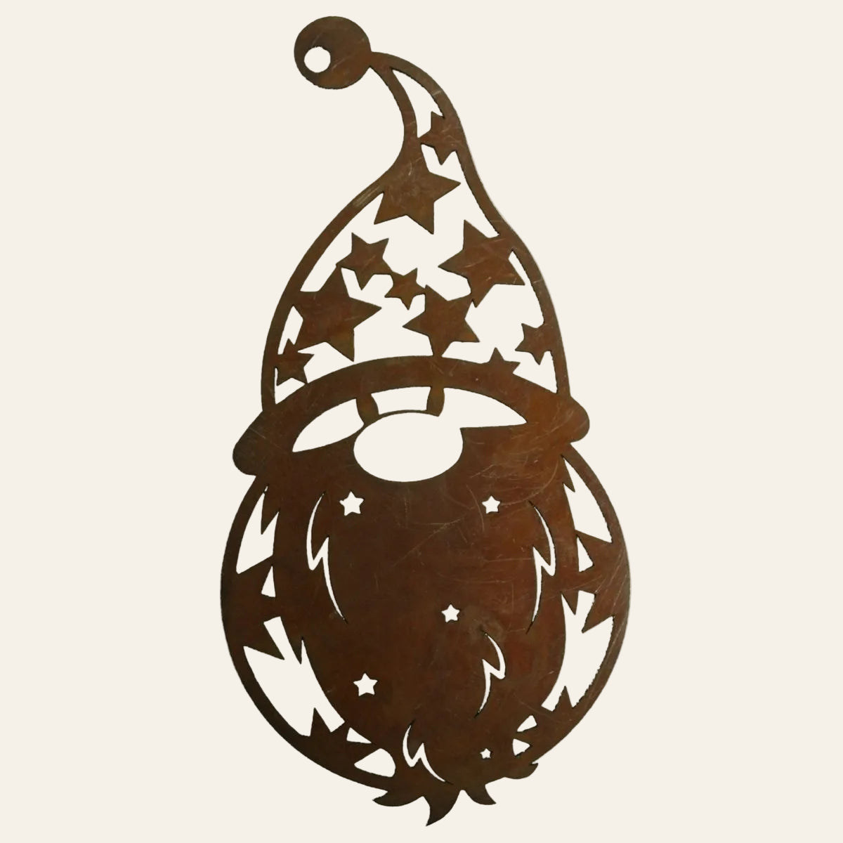 Roestkleurige kerstkabouter om op te hangen als wanddecoratie