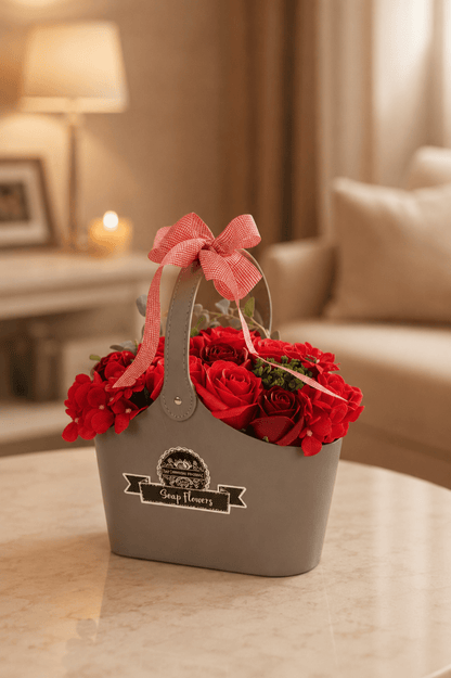 LMW Wellness-Care Rood zeepbloemenboeket in rieten mand, productaanzicht