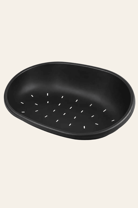 Savic Snooze hondenmand kunststof zwart 80 × 56,5 × 25,5 cm met ovale vorm, lage instap en geperforeerde bodem.