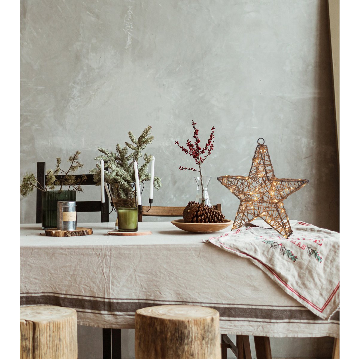 Set van 2 LED kerststerren 25 cm met naturel koord als tafeldecoratie