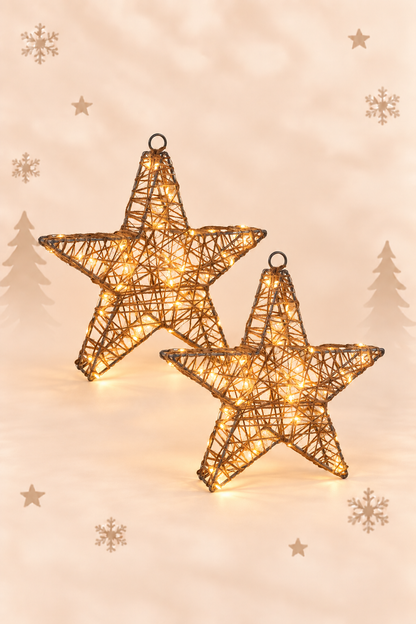 Set van 2 naturel kerststerren van 25 cm met metalen frame en textielkoord, verlichting aan op kersttemplate
