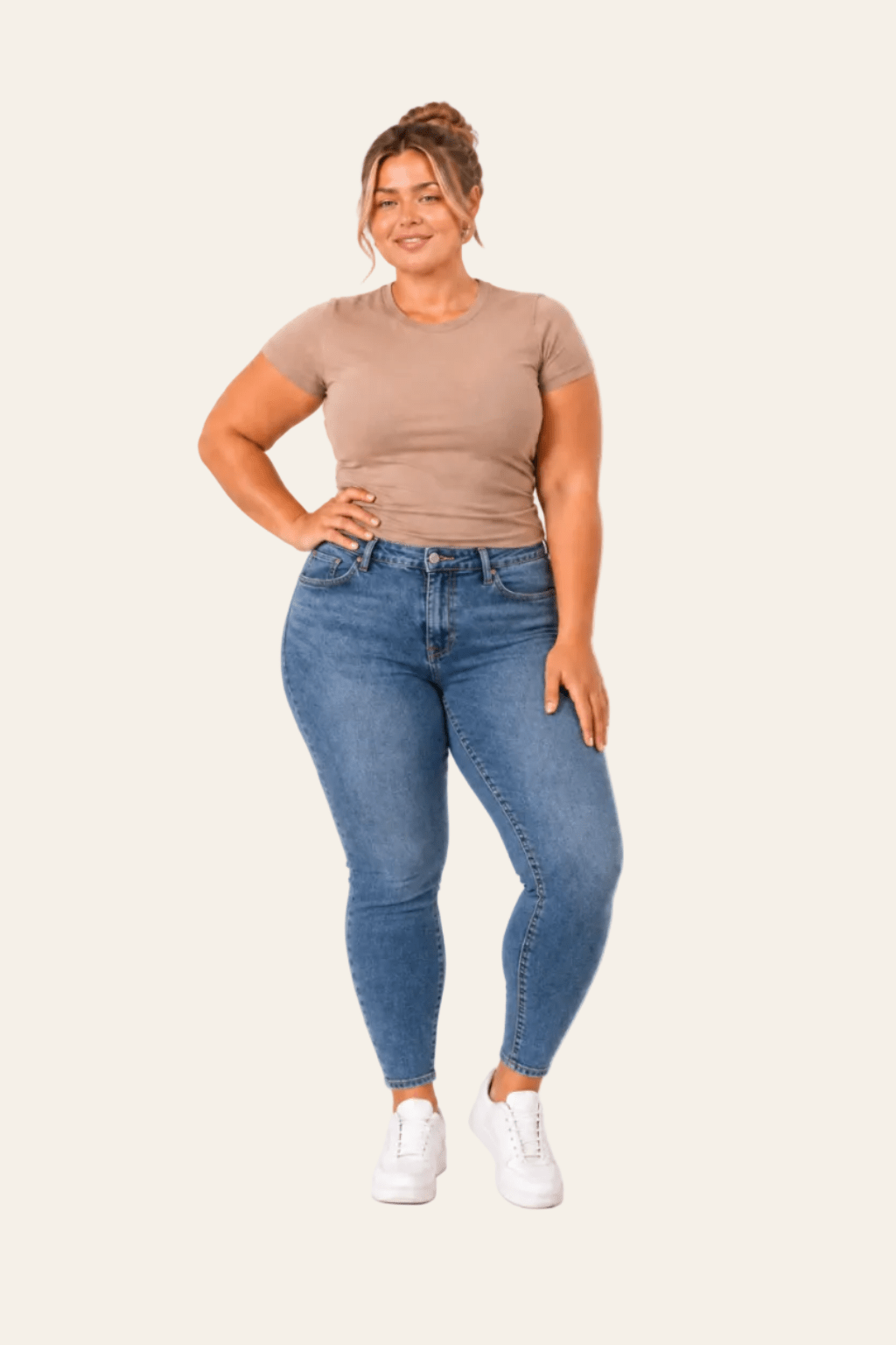 Vooraanzicht van skinny damesjeans met normale taille en smalle pijpen.