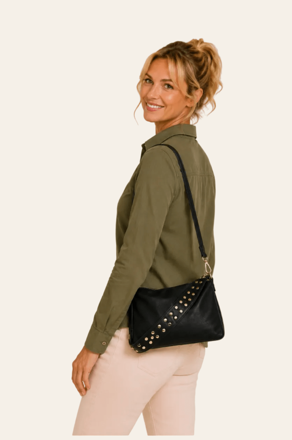 Stijlvolle zwarte schoudertas met zilverkleurige studs