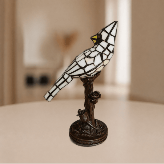Tiffany vogellamp met beigekleurige glas-in-loodveren en decoratieve boomtakvoet