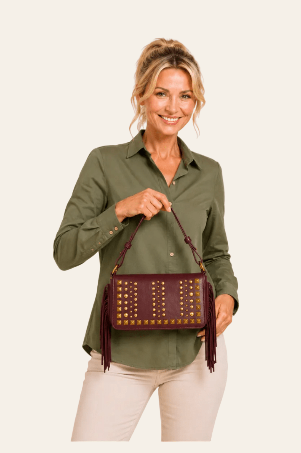 Trendy bordeauxrode en zwarte schoudertas met goudkleurige studs