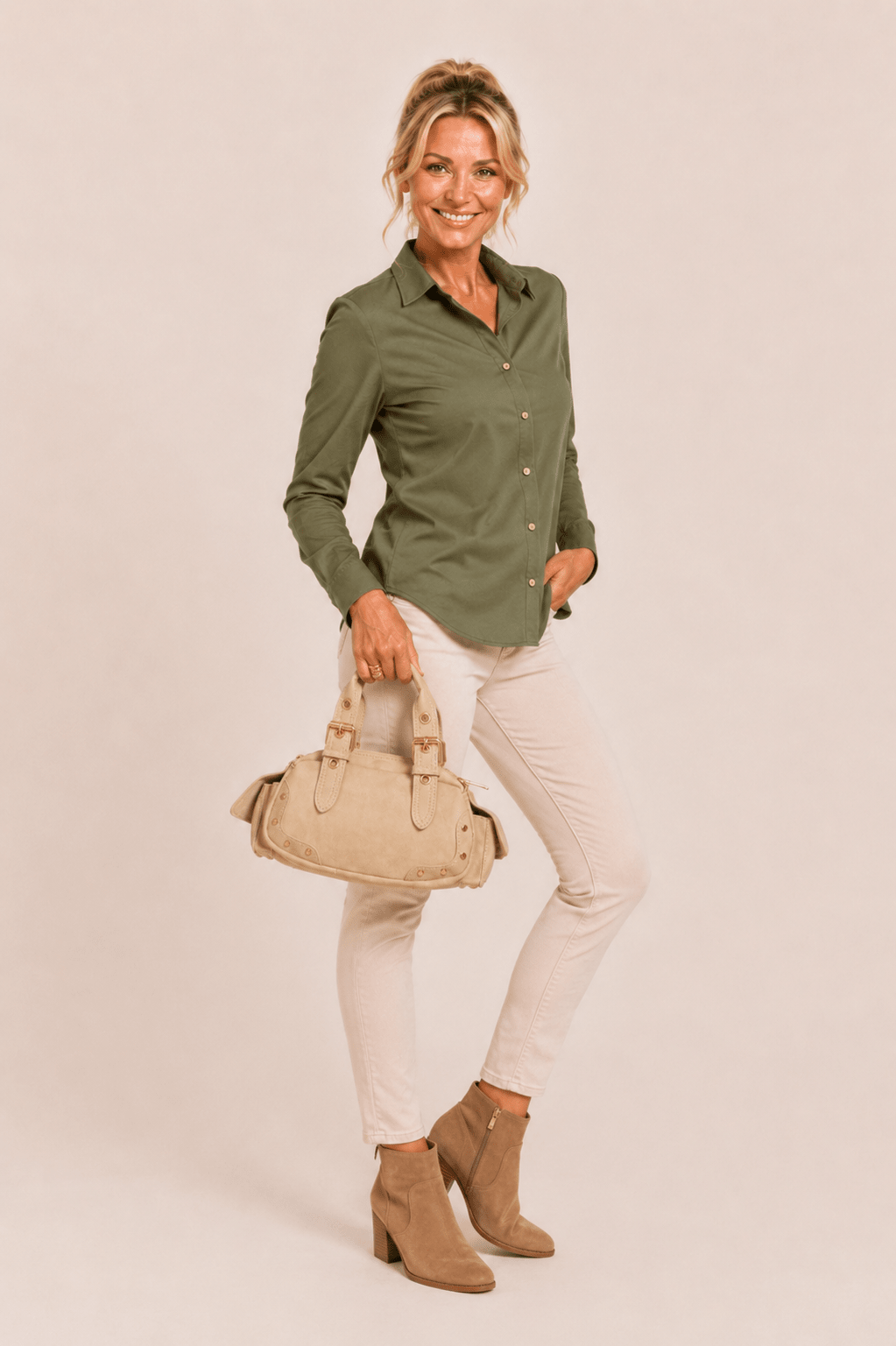 Trendy handtas met decoratieve siergespen