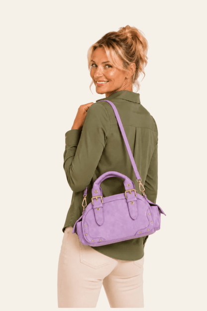 Trendy handtas met decoratieve siergespen