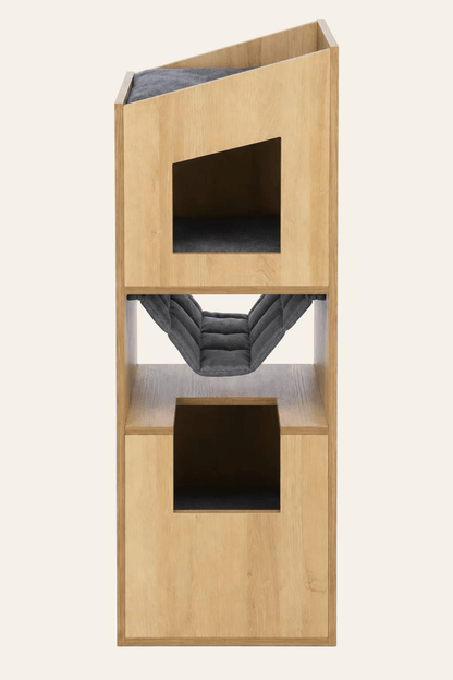 Trixie Citystyle Cat Tower bruin grijs 41x38x105 cm met twee kattenhuisjes, sisal krabvlak, grijze kussens en hangmat op witte achtergrond.