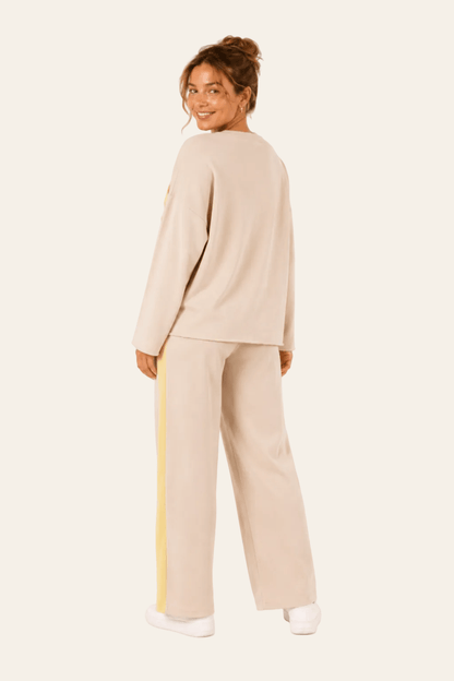 Two-piece women's set with contrasting bow