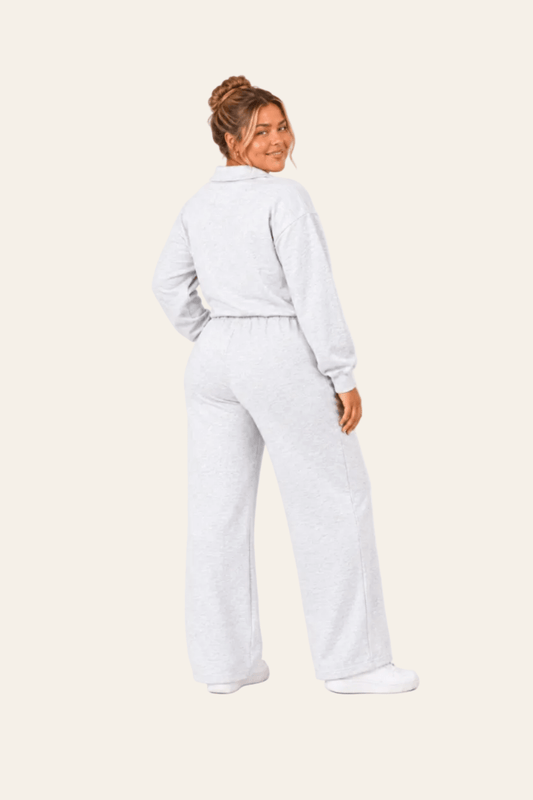 Two-piece women's set with polo collar and wide-leg trousers